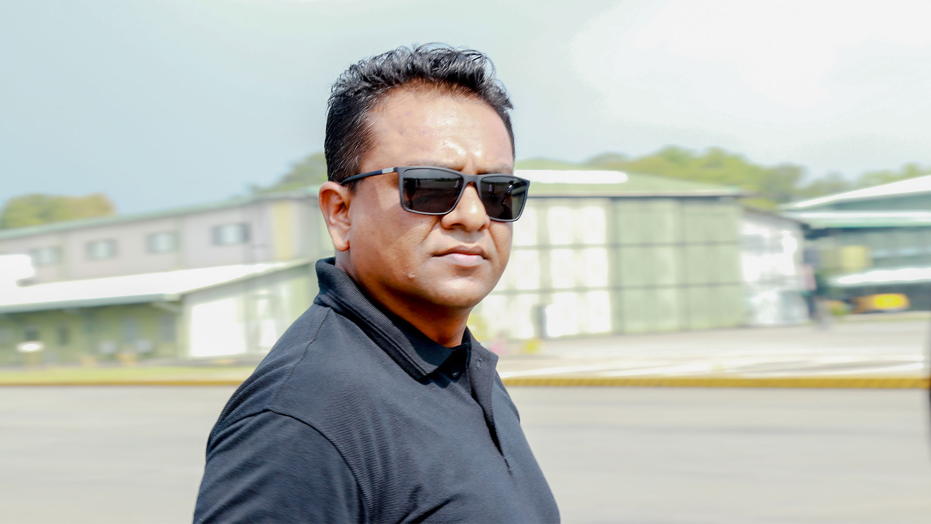 මේක මෝටිවේෂන් කතාවක් ලංකාවේ තරුණ පිරිසට අපි ලොකු පණිවිඩයක් දෙනවා - මහේෂ් මුණසිංහ